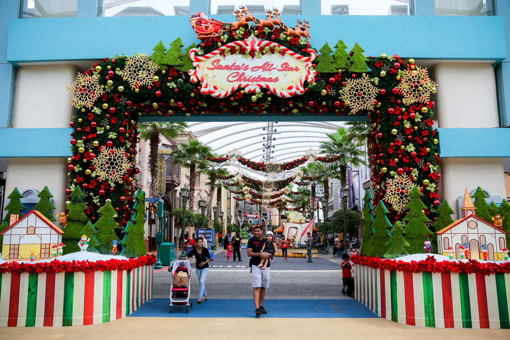 santas-all-star-christmas-gates
