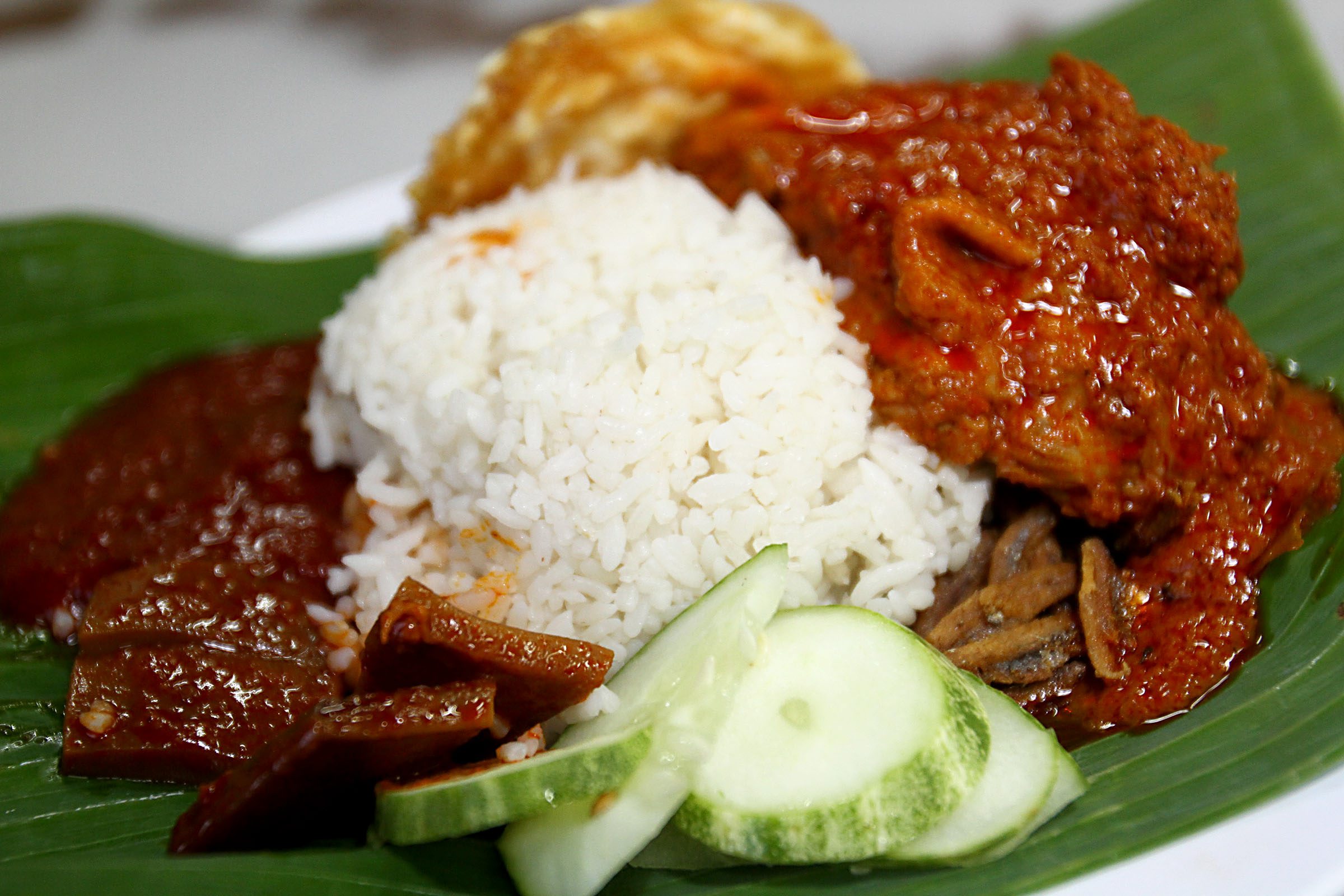 Nasi Lemak Ayam Goreng Wak Kentut vs Yellow Corner
